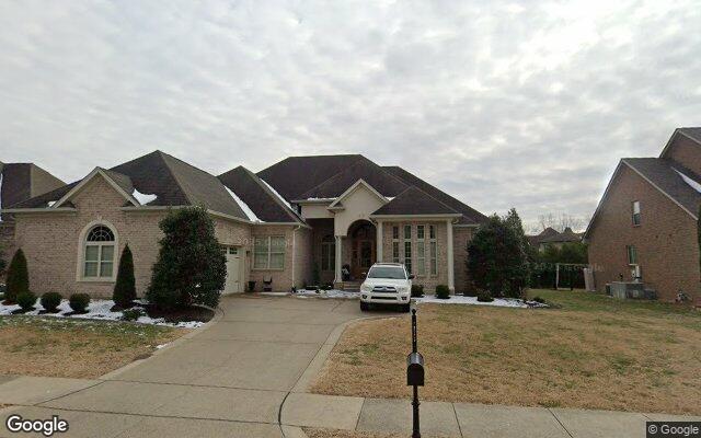 All-brick and stone homes are the Drakes Pointe standard.