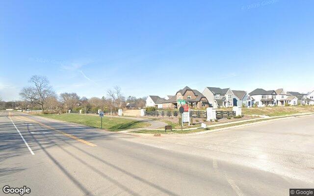 Homes along the Long Hollow Pike frontage of Laurel Park, Hendersonville